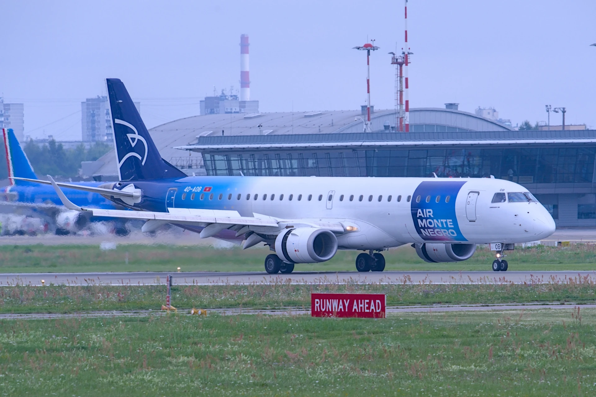 Airmontenegro Embraer ERJ-195 4O-AOB