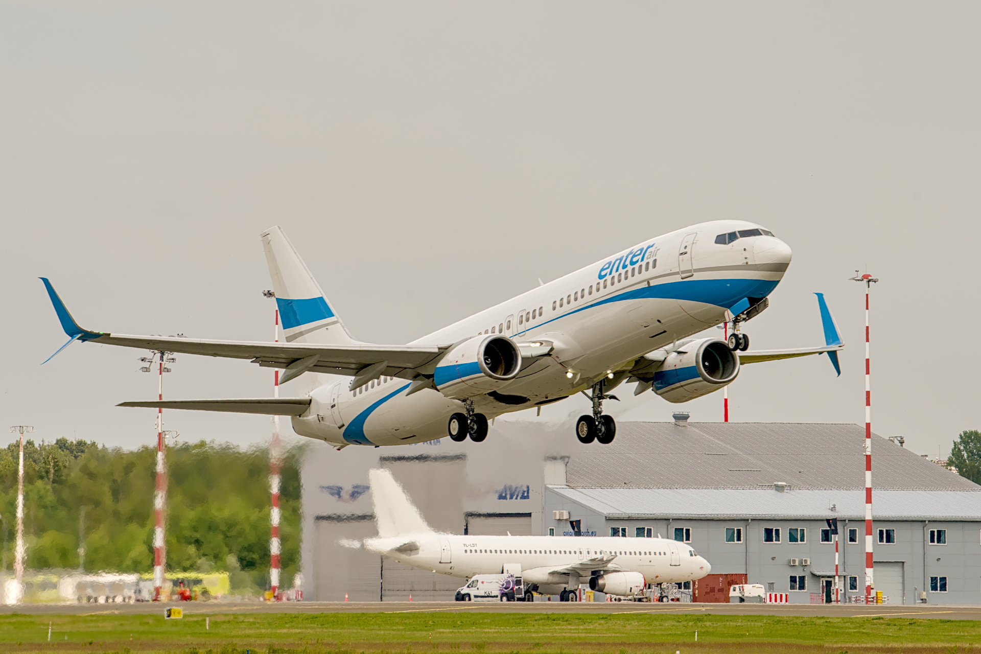 Enter Air 737 NG/MAX SP-ESK