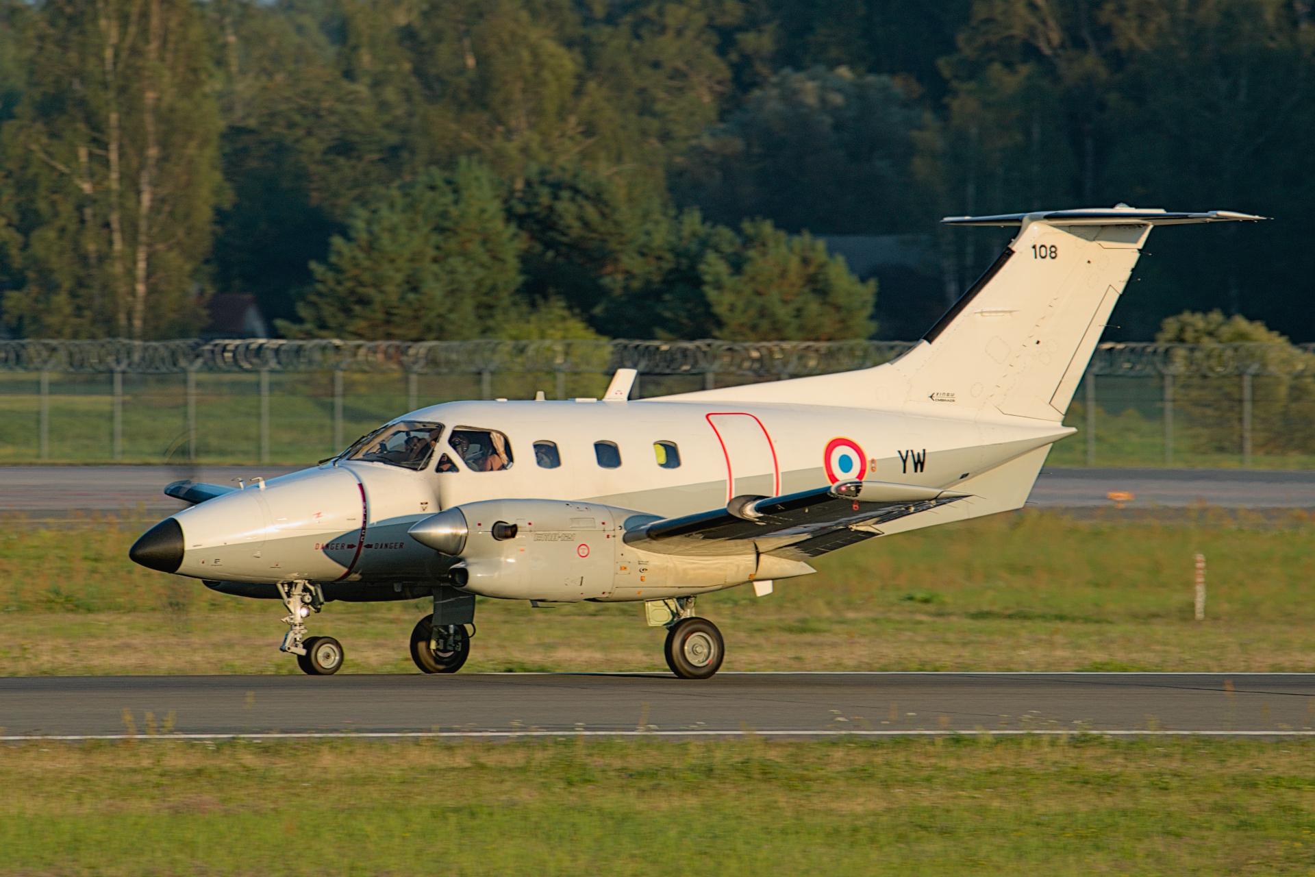 French Airforce Embraer EMB-121 AAA YW