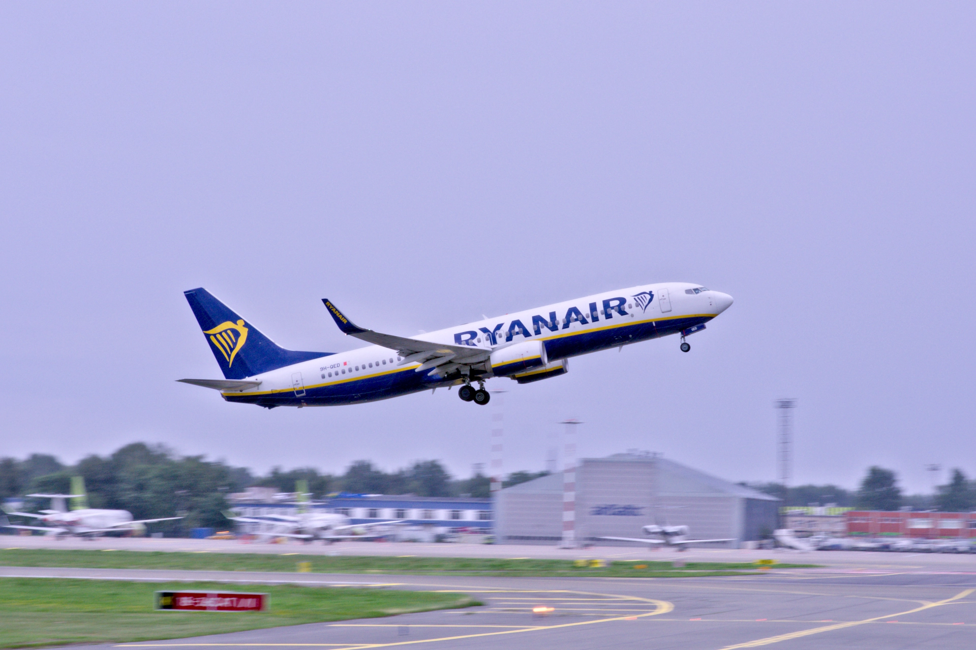 Ryanair Boeing737 NG MAX 9H-QED